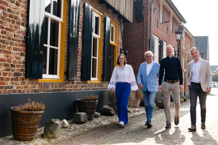 teamfoto ietsandersmakelaars en univé
